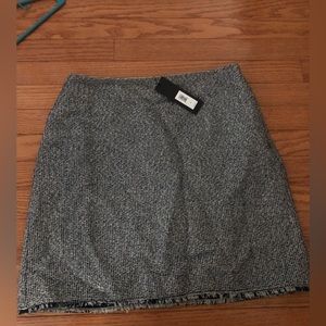 New with tags size 4 Banana Republic navy blue and white skirt